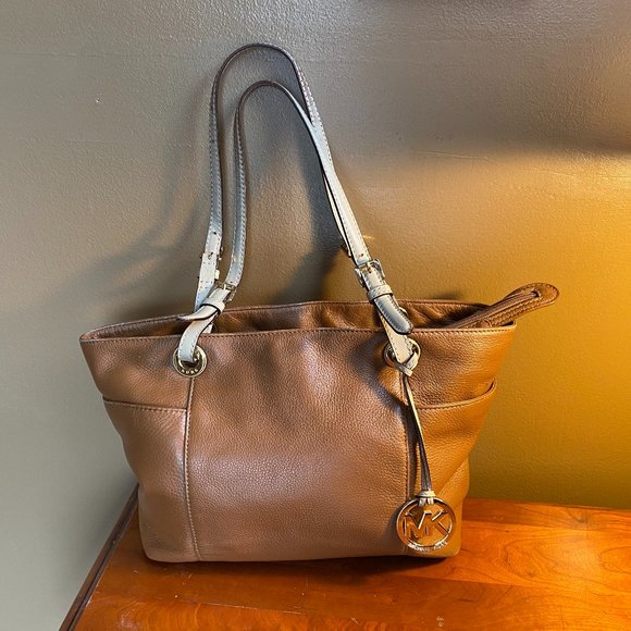 Michael Kors Tan W/Gold Hardware Pebble Leather Bag - Picture 6 of 15